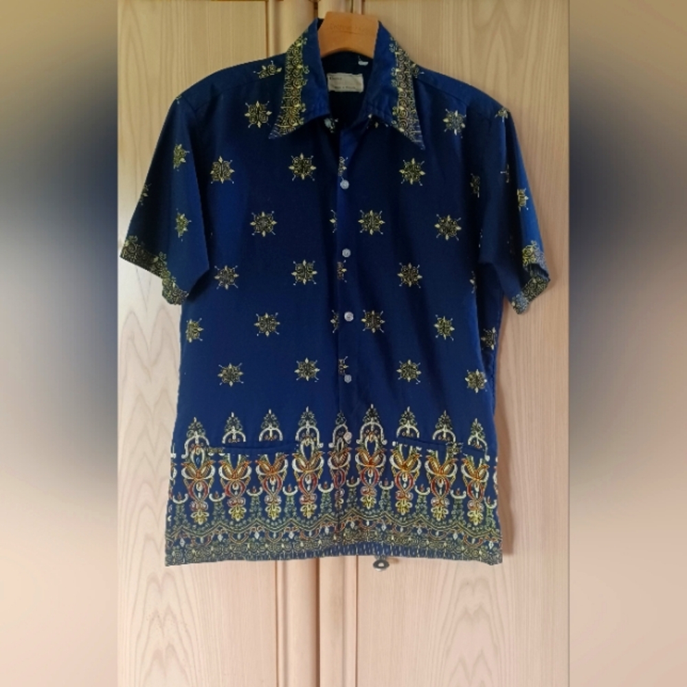 Vintage Malaysian Batik unisex shirt size small